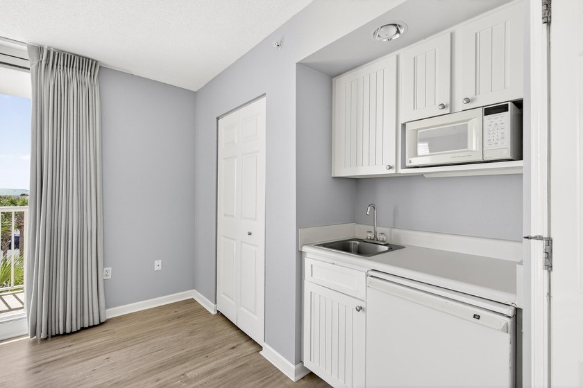 Let it be SUNSHINE - PRICED TO SELL! This beautifully maintained - photo 6