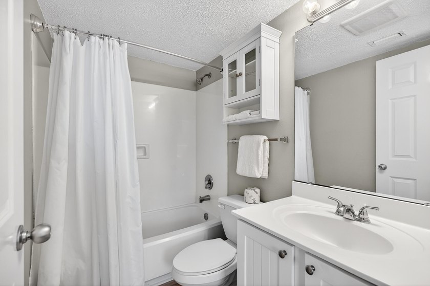 Let it be SUNSHINE - PRICED TO SELL! This beautifully maintained - photo 8