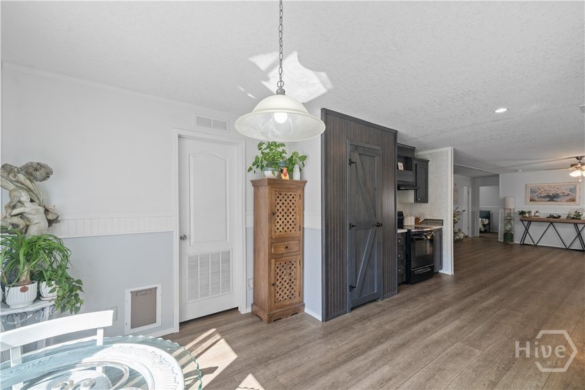Welcome to 2243 Limerick Road in Midway, where modern updates - photo 12