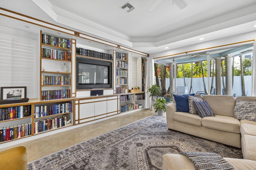 Gorgeous Rio Vista Residence! This coveted location and property - photo 15