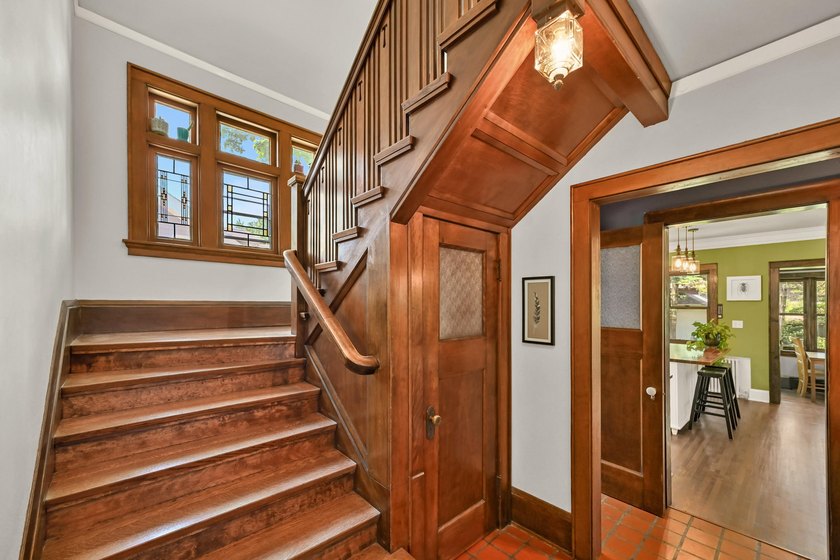 Charming Colonial with Arts &amp; Crafts flair on coveted Menlo - photo 21