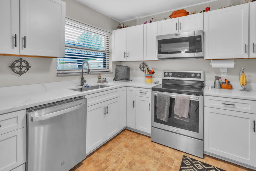 What an absolutely adorable, move-in ready home! From the moment - photo 22