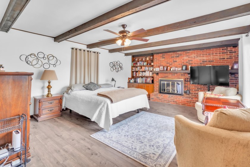What an absolutely adorable, move-in ready home! From the moment - photo 27