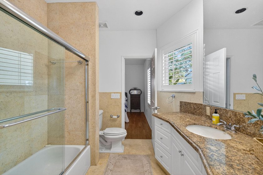Gorgeous Rio Vista Residence! This coveted location and property - photo 28