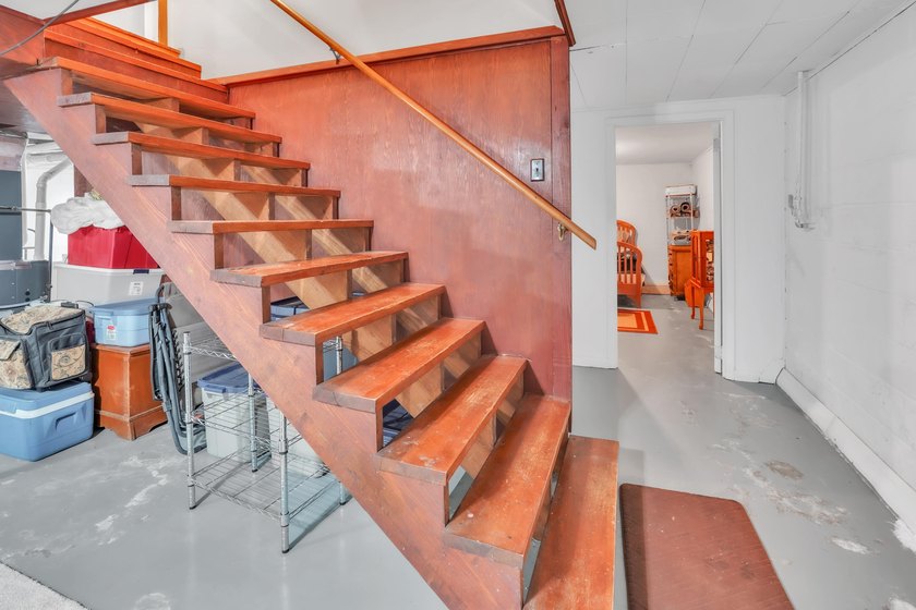 What an absolutely adorable, move-in ready home! From the moment - photo 33