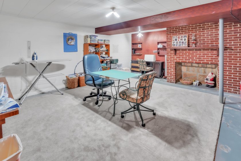 What an absolutely adorable, move-in ready home! From the moment - photo 38