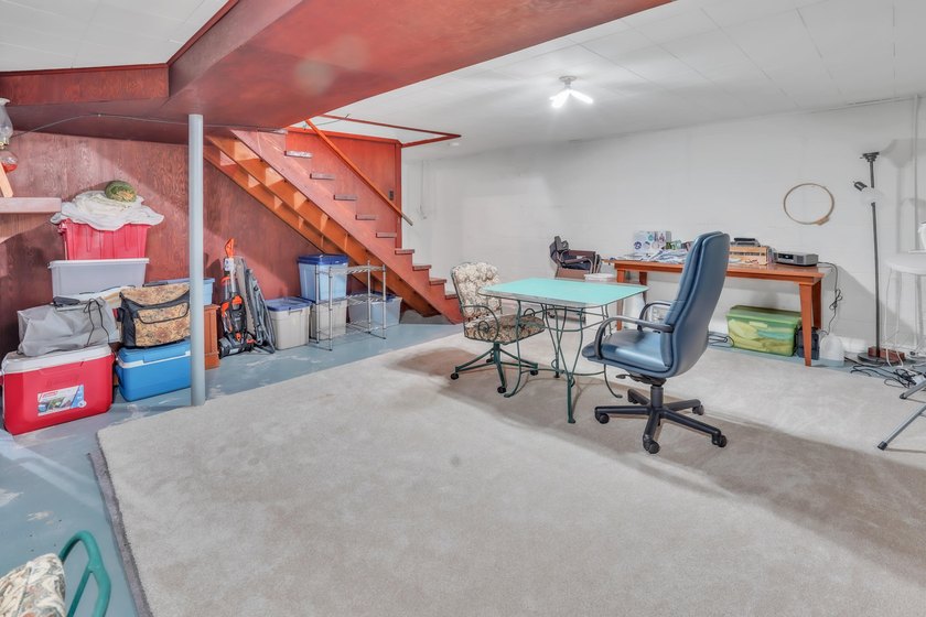 What an absolutely adorable, move-in ready home! From the moment - photo 39