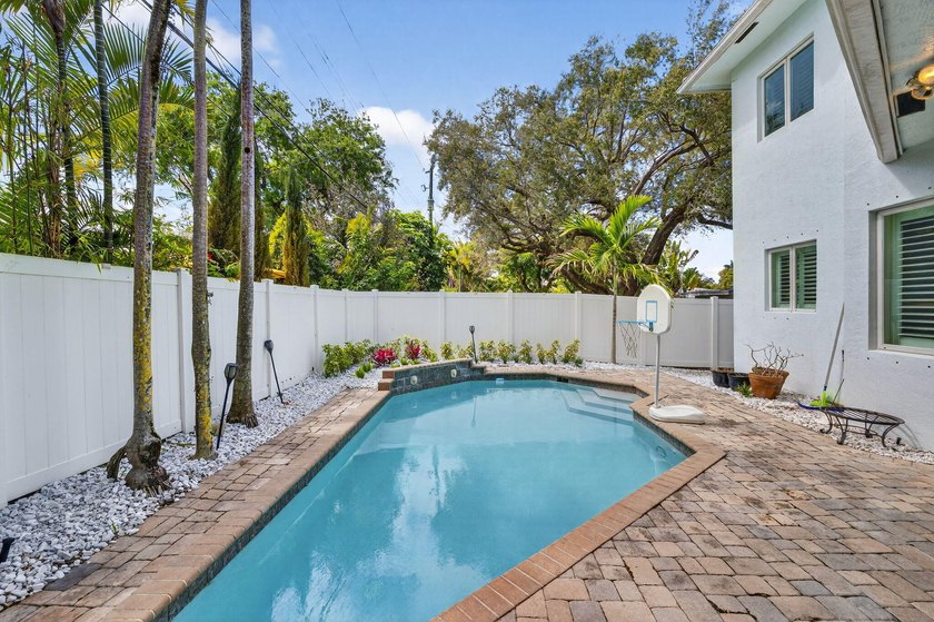 Gorgeous Rio Vista Residence! This coveted location and property - photo 39