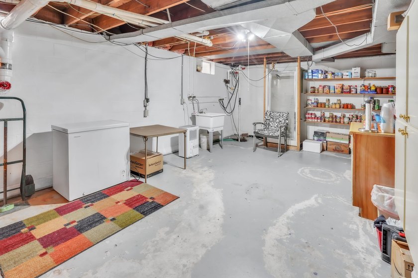 What an absolutely adorable, move-in ready home! From the moment - photo 40