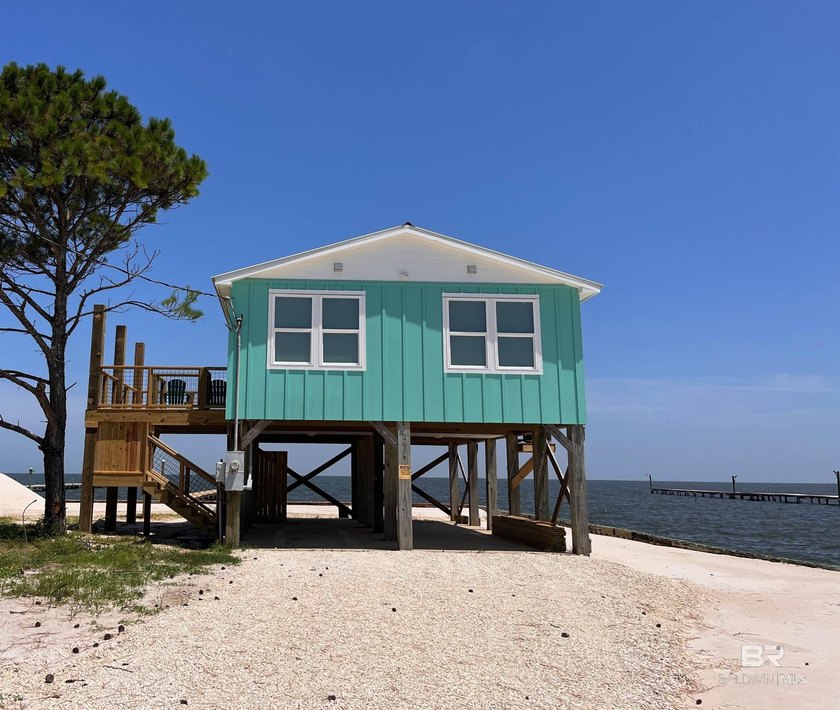 Welcome to this beautifully renovated, raised 2-bedroom, 2-bath - photo 6