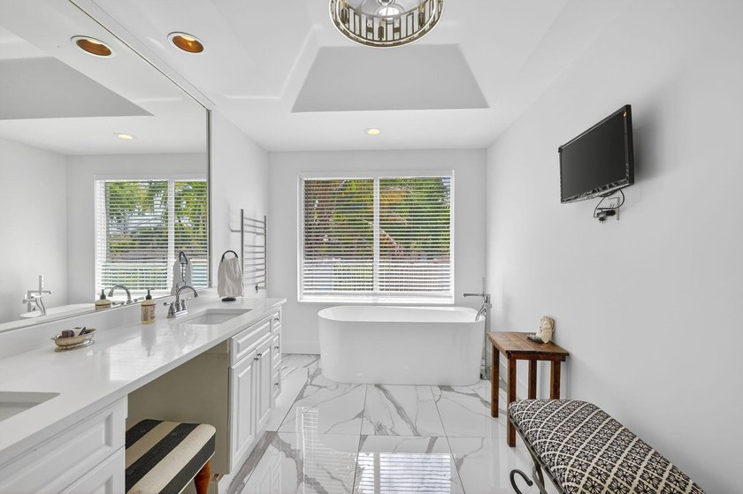 Gorgeous Rio Vista Residence! This coveted location and property - photo 47