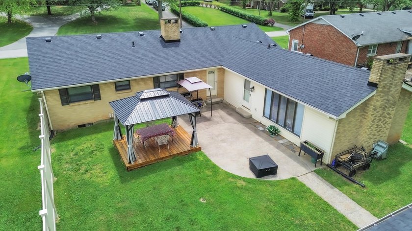 What an absolutely adorable, move-in ready home! From the moment - photo 54