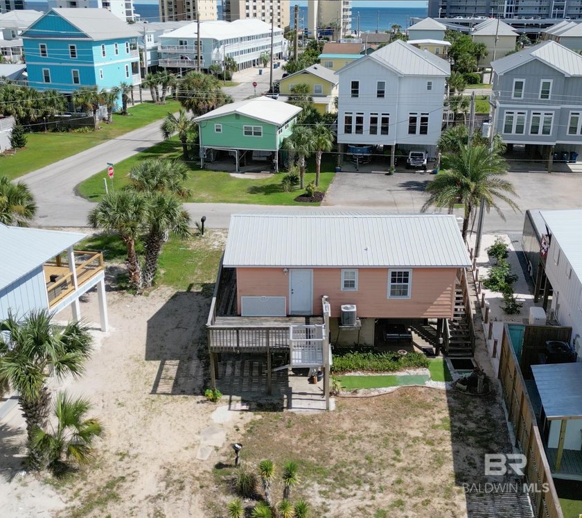 Affordable cozy beach cottage just steps from the beach! This is - photo 3