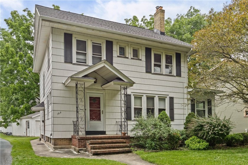Welcome to this charming and beautifully maintained home located - photo 3