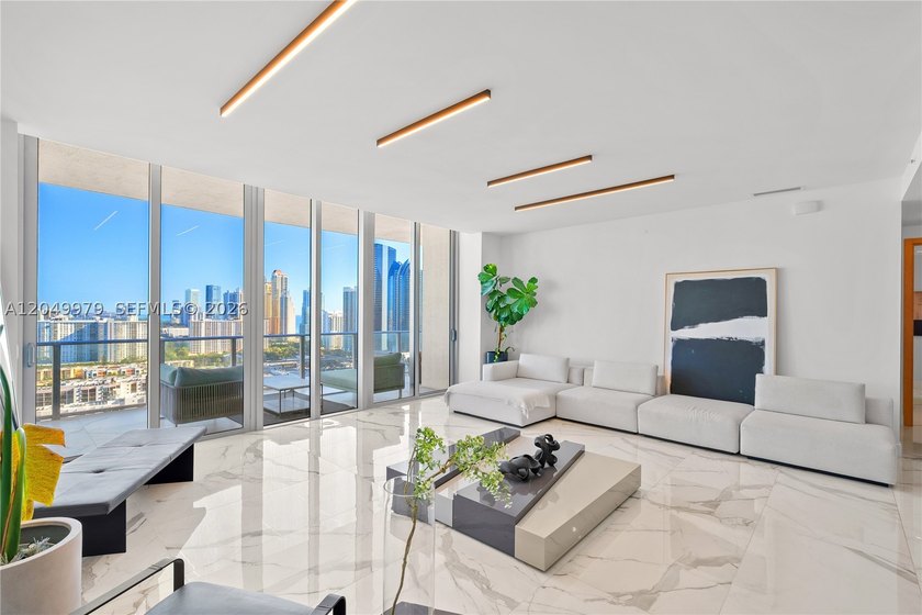 PRICED FOR IMMEDIATE SALE THE PENTHOUSE TOWER SUITE AT THE CROWN - photo 11