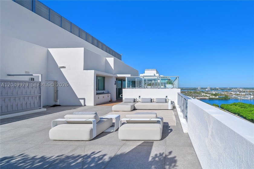 PRICED FOR IMMEDIATE SALE THE PENTHOUSE TOWER SUITE AT THE CROWN - photo 34