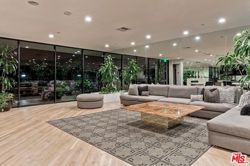 Perched high above Los Angeles, with sweeping panoramic vistas - photo 35