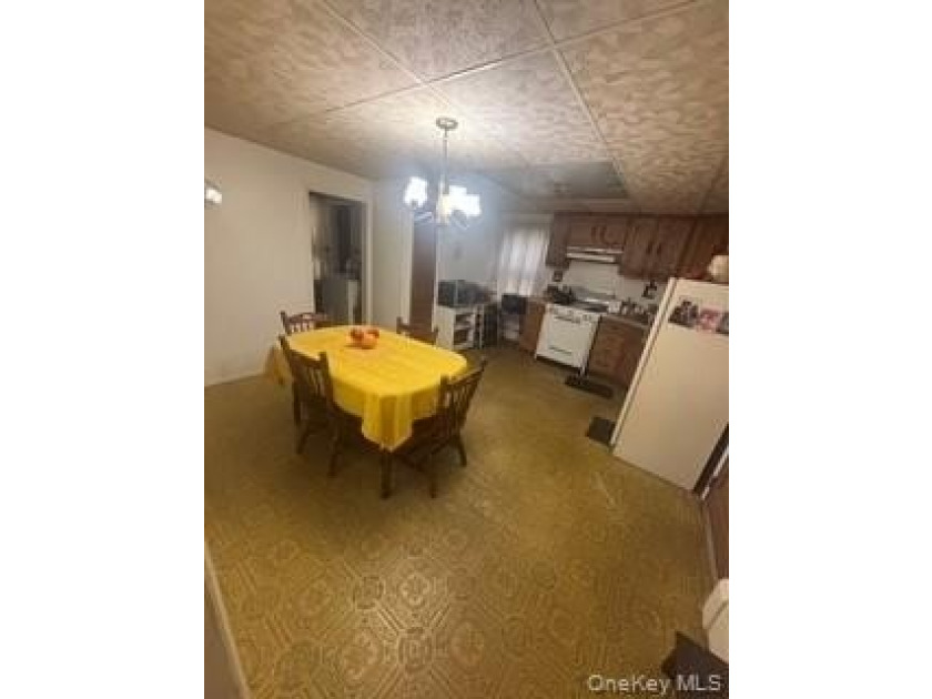 Historical Marvel 3 Br Colonial features Hardwood floors, 1,400 - photo 8