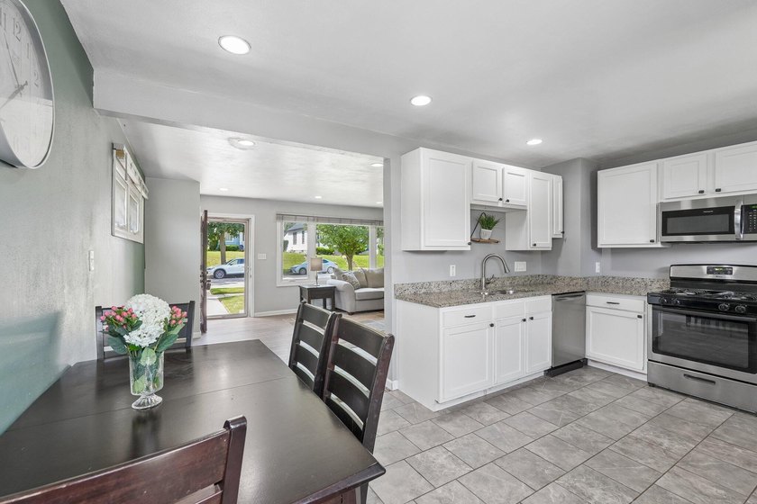 Welcome home to this impeccably maintained, low-maintenance - photo 11