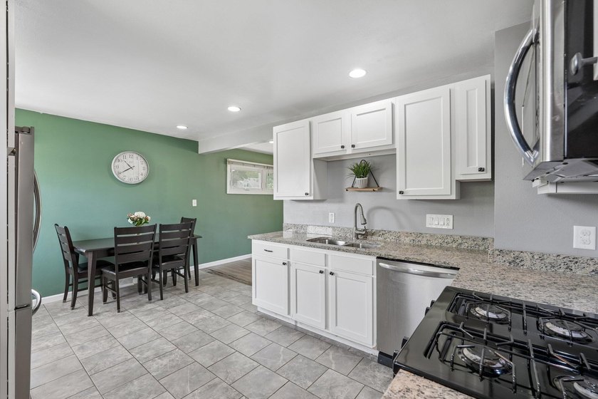 Welcome home to this impeccably maintained, low-maintenance - photo 12