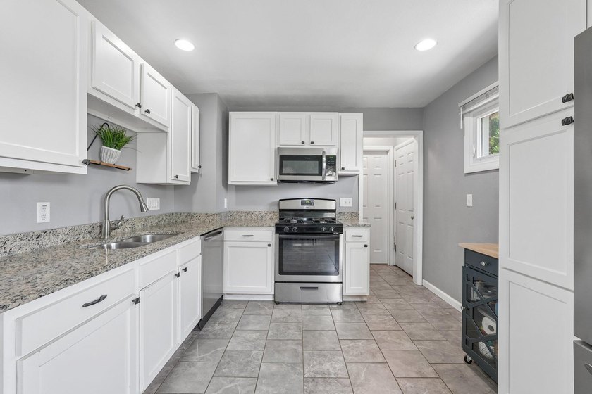Welcome home to this impeccably maintained, low-maintenance - photo 14