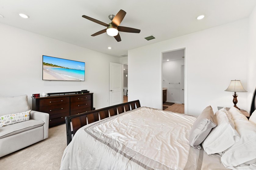 Welcome to this 4 bedroom, 2 bathroom with a private den/office - photo 14