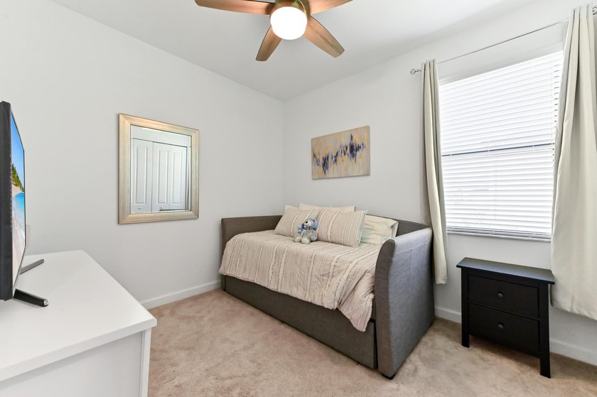 Welcome to this 4 bedroom, 2 bathroom with a private den/office - photo 19