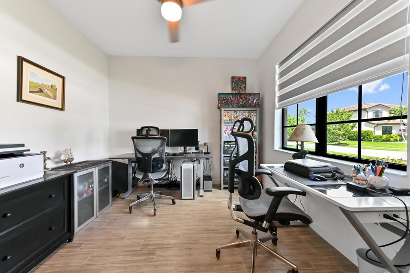 Welcome to this 4 bedroom, 2 bathroom with a private den/office - photo 21