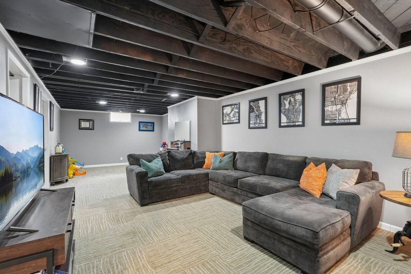 Welcome home to this impeccably maintained, low-maintenance - photo 23
