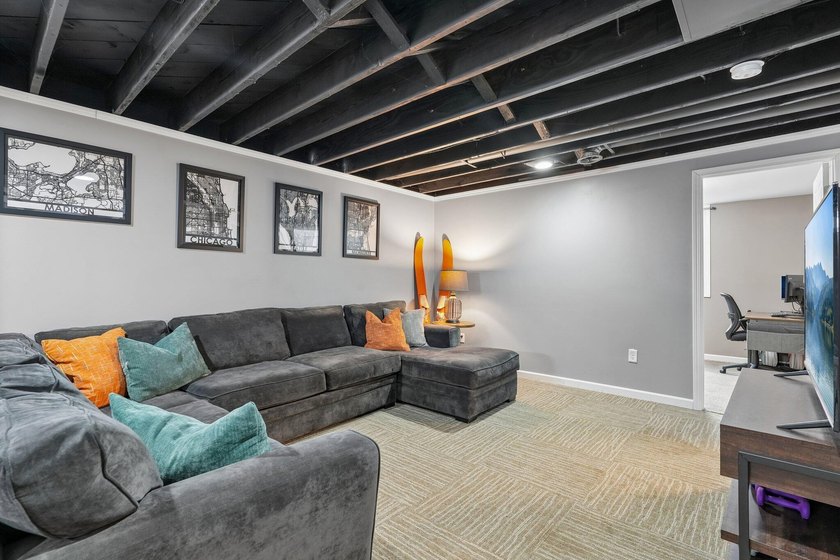 Welcome home to this impeccably maintained, low-maintenance - photo 24