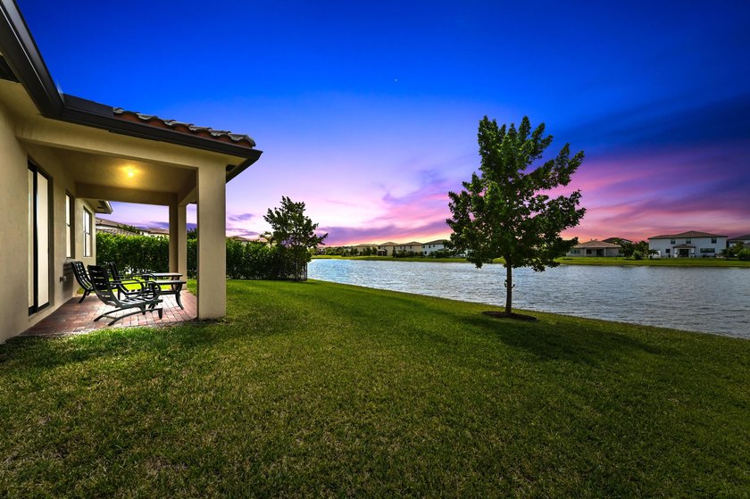 Welcome to this 4 bedroom, 2 bathroom with a private den/office - photo 25