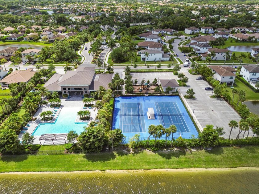 Welcome to this 4 bedroom, 2 bathroom with a private den/office - photo 30