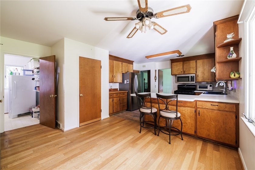 Welcome to the ease of first-floor living!This spacious - photo 6