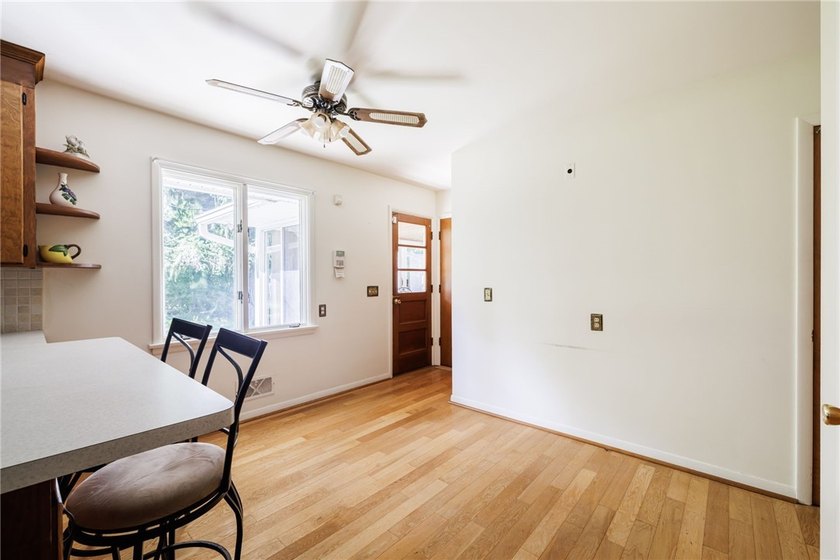 Welcome to the ease of first-floor living!This spacious - photo 7