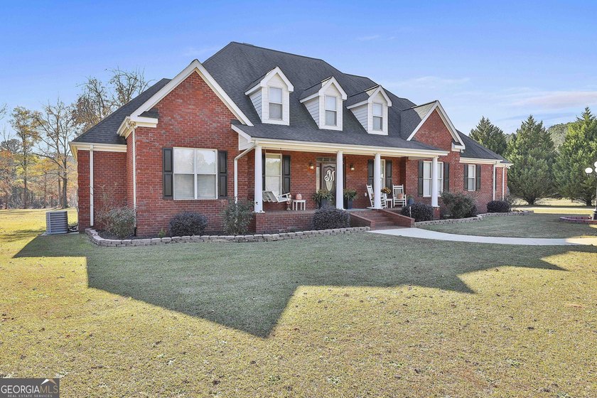 YOU MUST SEE THIS IMMACULATE CUSTOM BUILT ALL BRICK HOME ON - photo 7