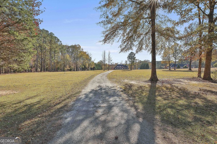YOU MUST SEE THIS IMMACULATE CUSTOM BUILT ALL BRICK HOME ON - photo 9