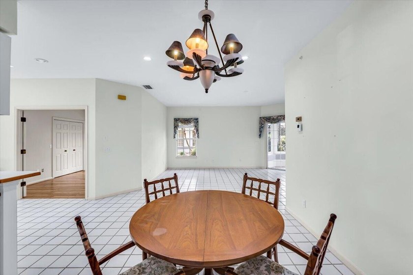 Great opportunity to own a one-story, true 3-bedroom villa in - photo 12