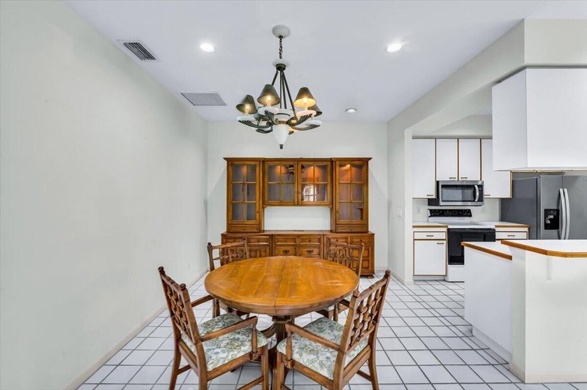 Great opportunity to own a one-story, true 3-bedroom villa in - photo 13