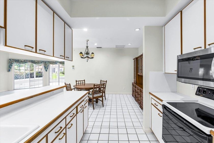 Great opportunity to own a one-story, true 3-bedroom villa in - photo 15