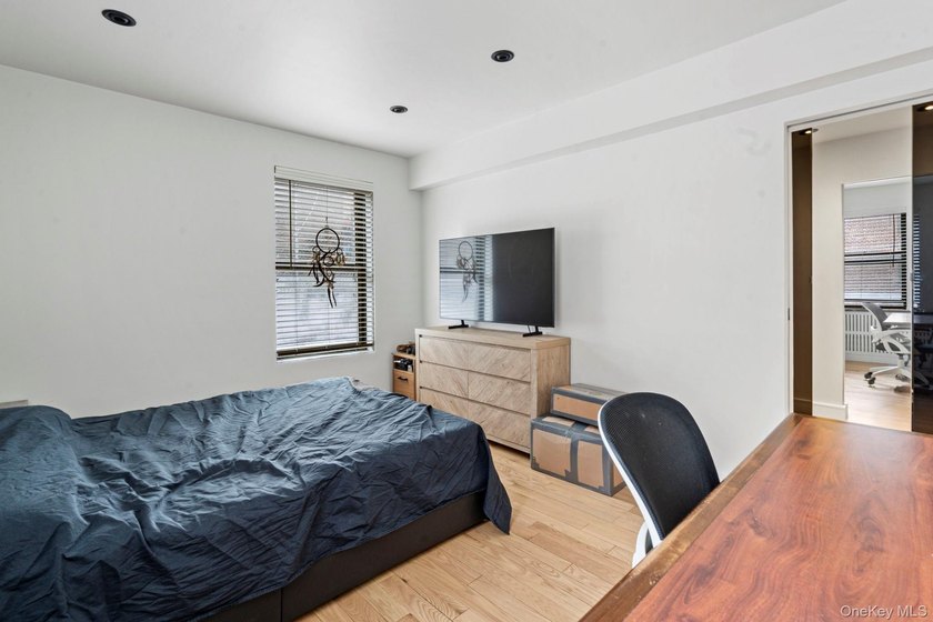 Welcome to Ridgewood Gardens! This beautifully fully renovated - photo 22