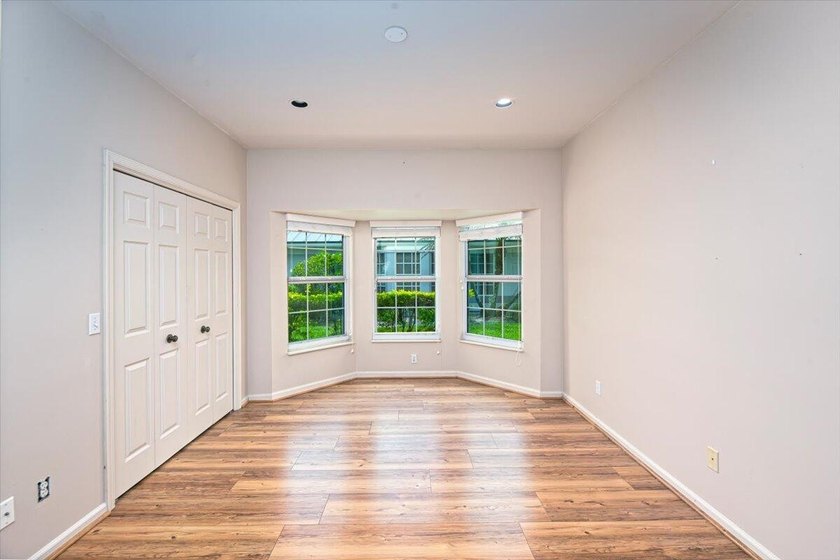 Great opportunity to own a one-story, true 3-bedroom villa in - photo 27