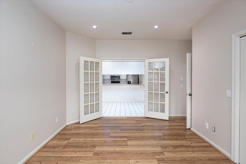 Great opportunity to own a one-story, true 3-bedroom villa in - photo 29