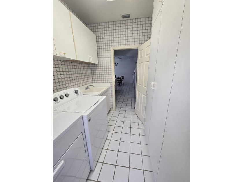 Great opportunity to own a one-story, true 3-bedroom villa in - photo 34