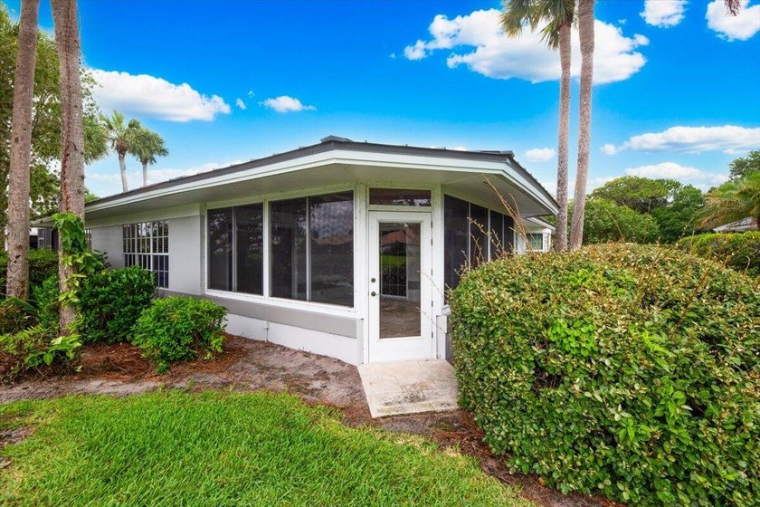 Great opportunity to own a one-story, true 3-bedroom villa in - photo 41