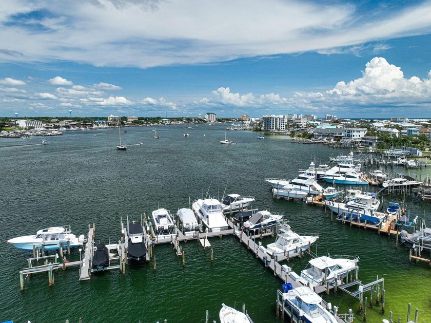 Boat Slip Included! Experience breathtaking panoramic views of - photo 3