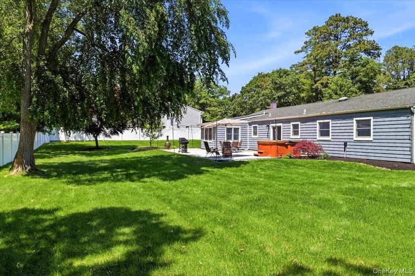 Welcome to this well-maintained 3-bedroom, 1.5-bath ranch - photo 15