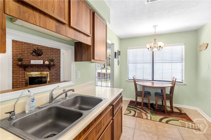 Welcome to this beautifully maintained 4-bedroom, 2-bath home - photo 11