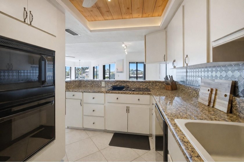 Virtually Staged. Waterfront living in Tierra Verde with a - photo 11