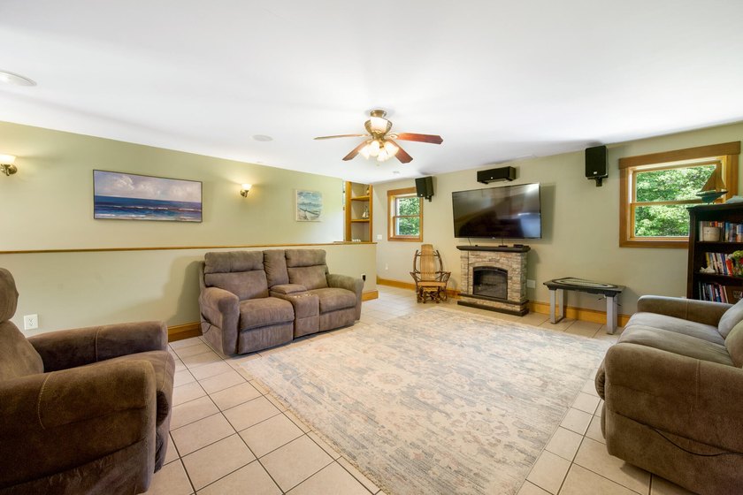 Welcome to 1 Dakin Lane, where modern comfort meets Maine living - photo 15