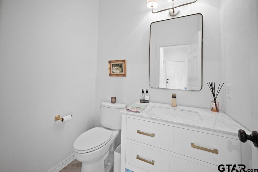 Remodeled and unique home on Lake Palestine in very special - photo 17